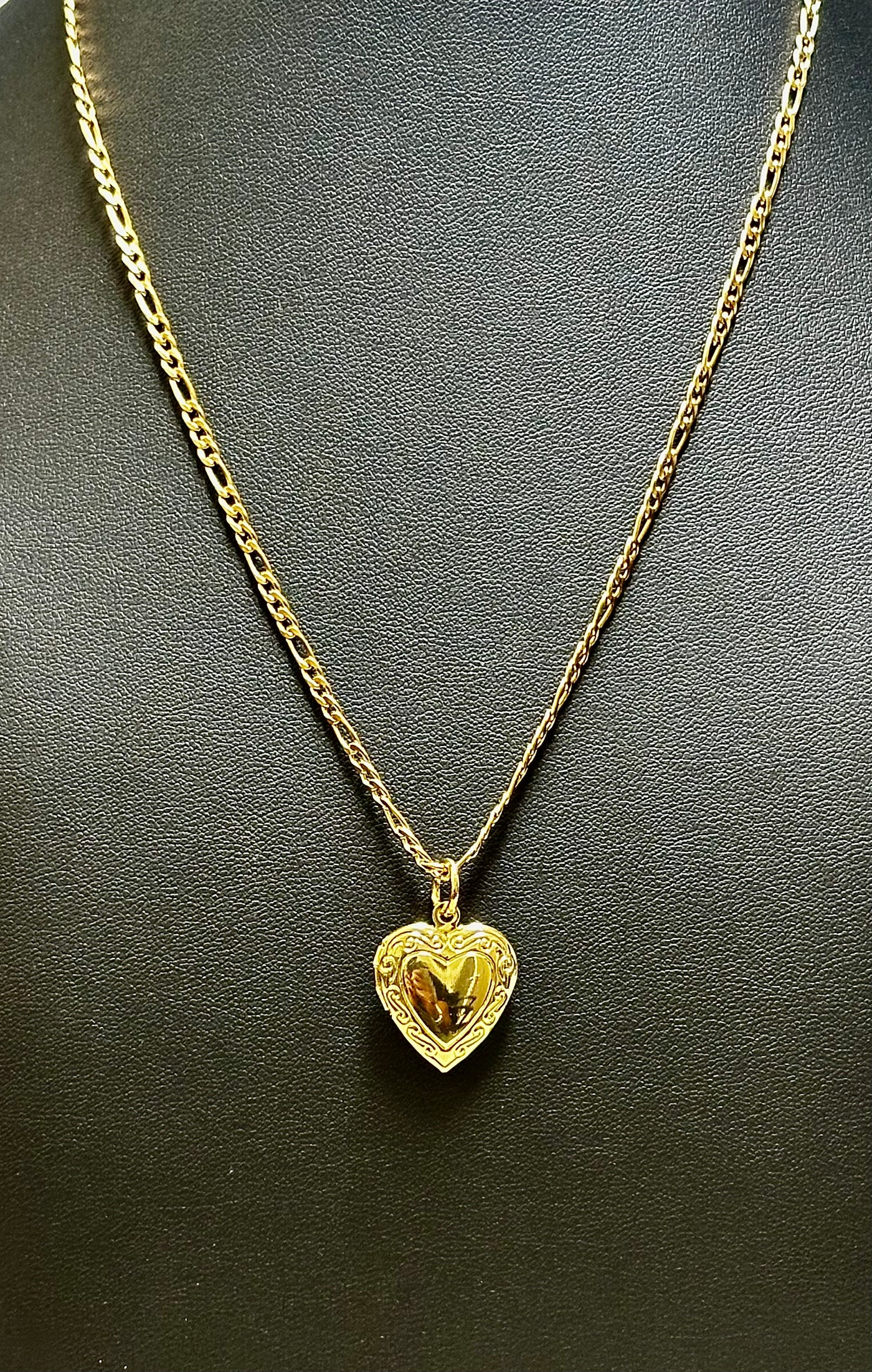Gold Women's Pendant necklace with Gold Heart Pendant with a Fugaro Chain