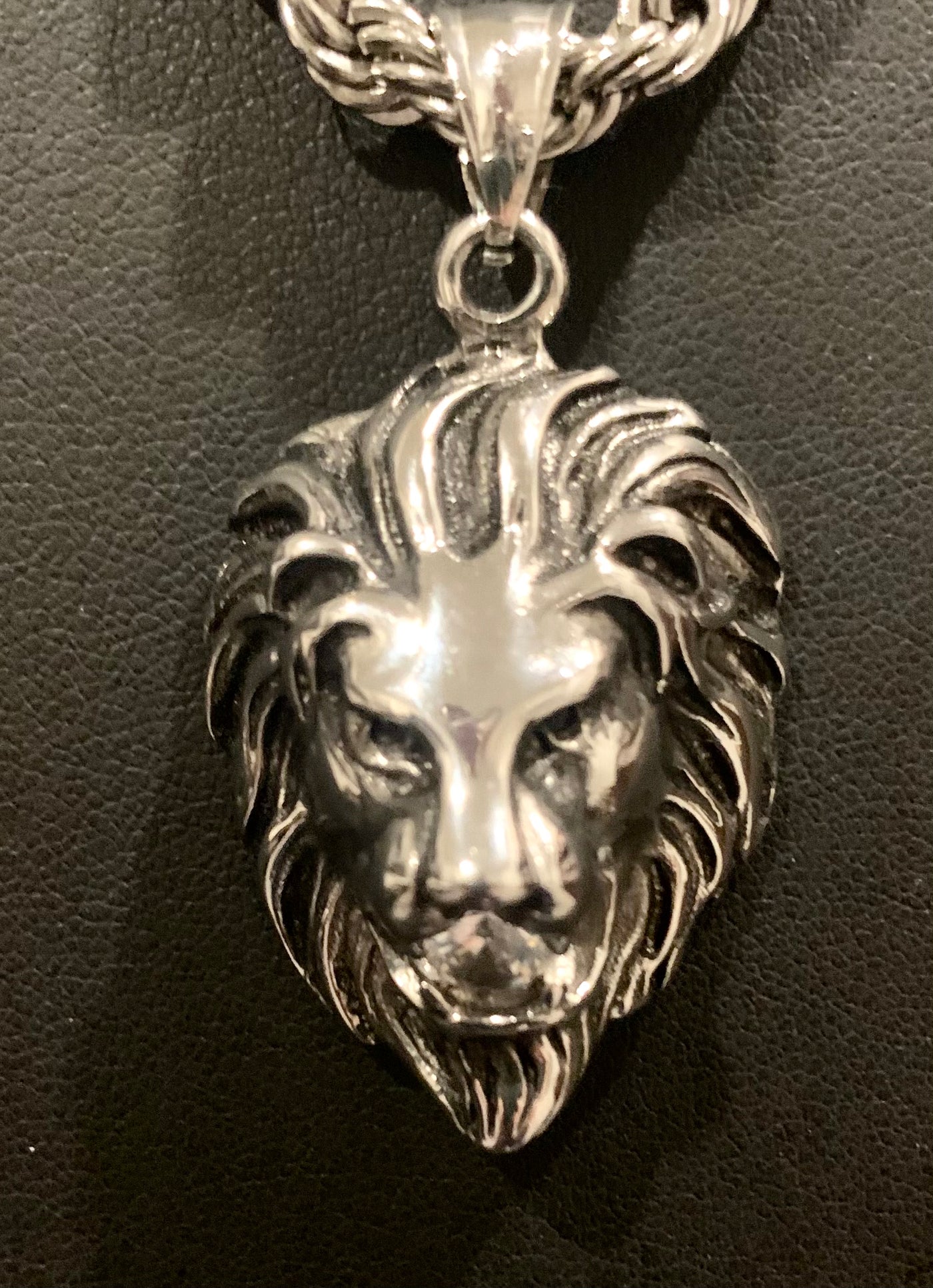 Kleine Löwenkopf-Halskette