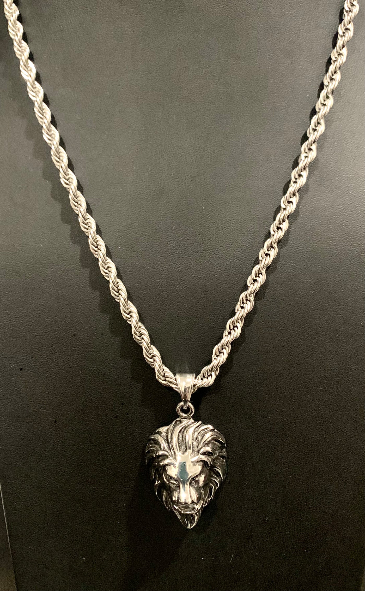 Kleine Löwenkopf-Halskette